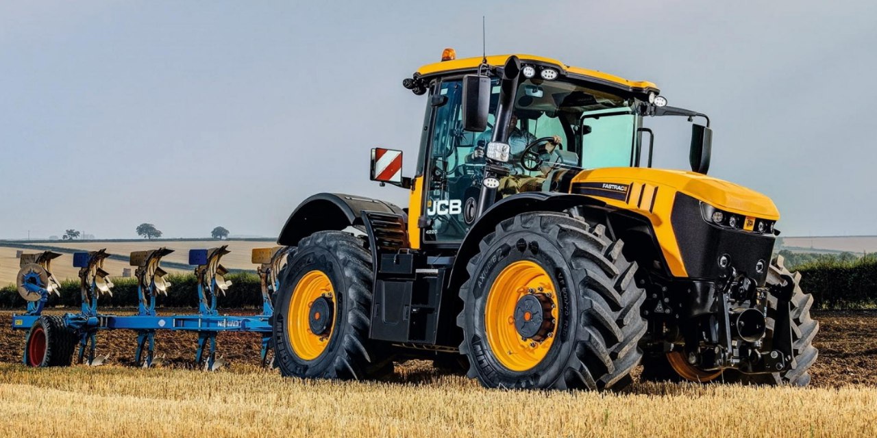 Оновлена модель найшвидшого трактора від компанії JCB буде представлена на виставці LAMMA 2020
